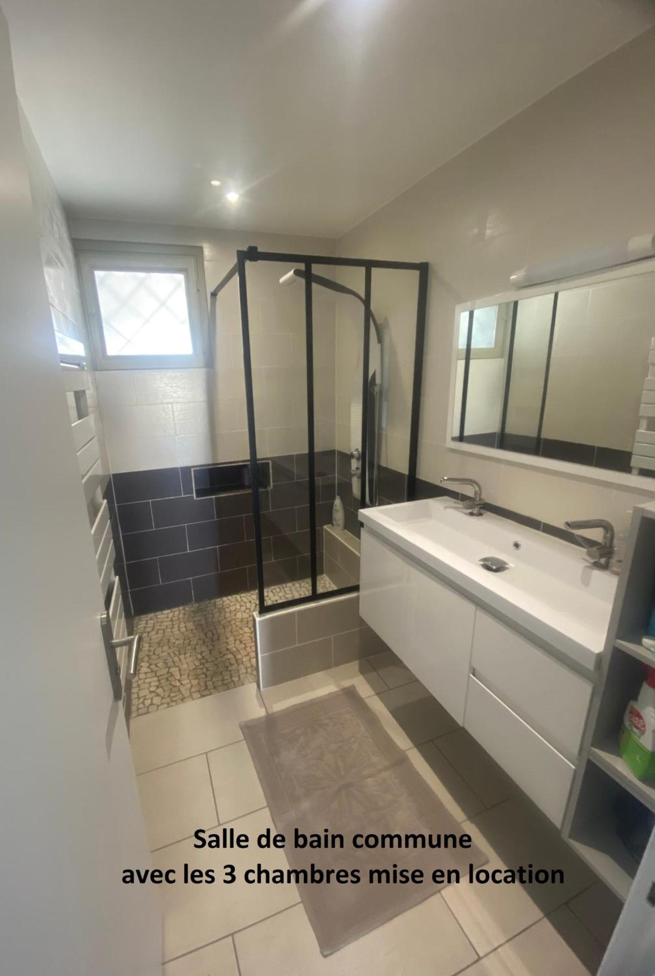 Chambre Dans Logement Partage Chez L Habitant Avec Piscine De 1 A 3 Chambres Grieges Exterior foto
